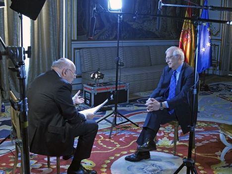 Borrell planta cara a las intoxicaciones sobre el Procés