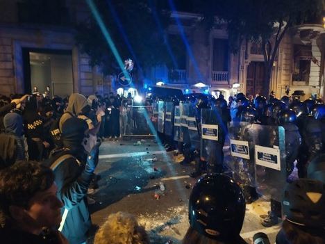Tsunami Democratic moviliza a los jóvenes para que los mossos de Torra les apaleen