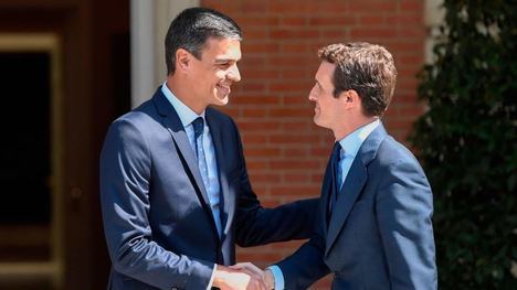 Por qué la visita de Sánchez enfurece tanto a Casado y a Rivera