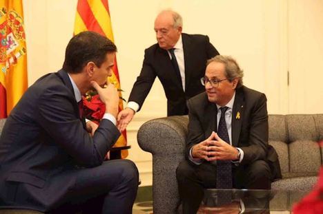 Sánchez firme al timón, mientras arde Cataluña y al fin Torra reacciona